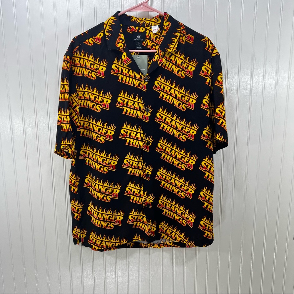 H&M Netflix Stranger Things All Over Print Men’s S Oversized Short Sleeve Shirt